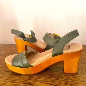Earth brand strappy heels